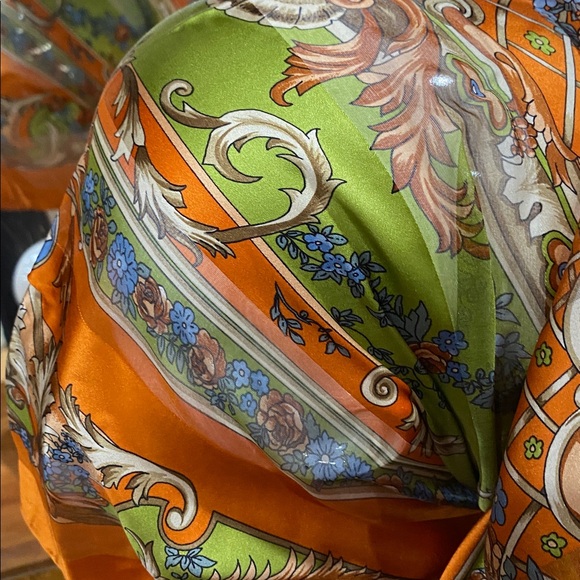 Accessories - Vibrant Orange & Green Medallion Silk Scarf 34 x 34 inch
NWOTs 100% Silk